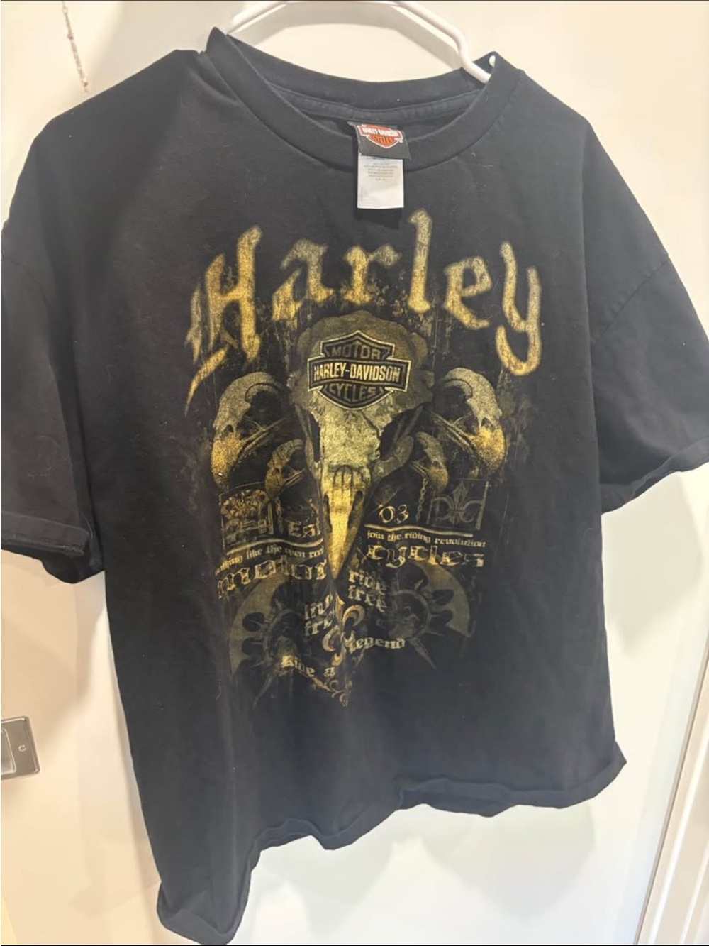 Harley-Davidson Black Tee with Gold Skull Graphic